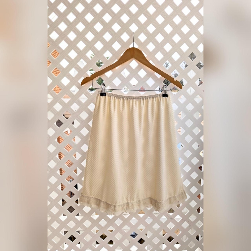 Vintage 90's Vanity Fair Light Pastel Yellow Diagonal Striped Floral Lace Slip